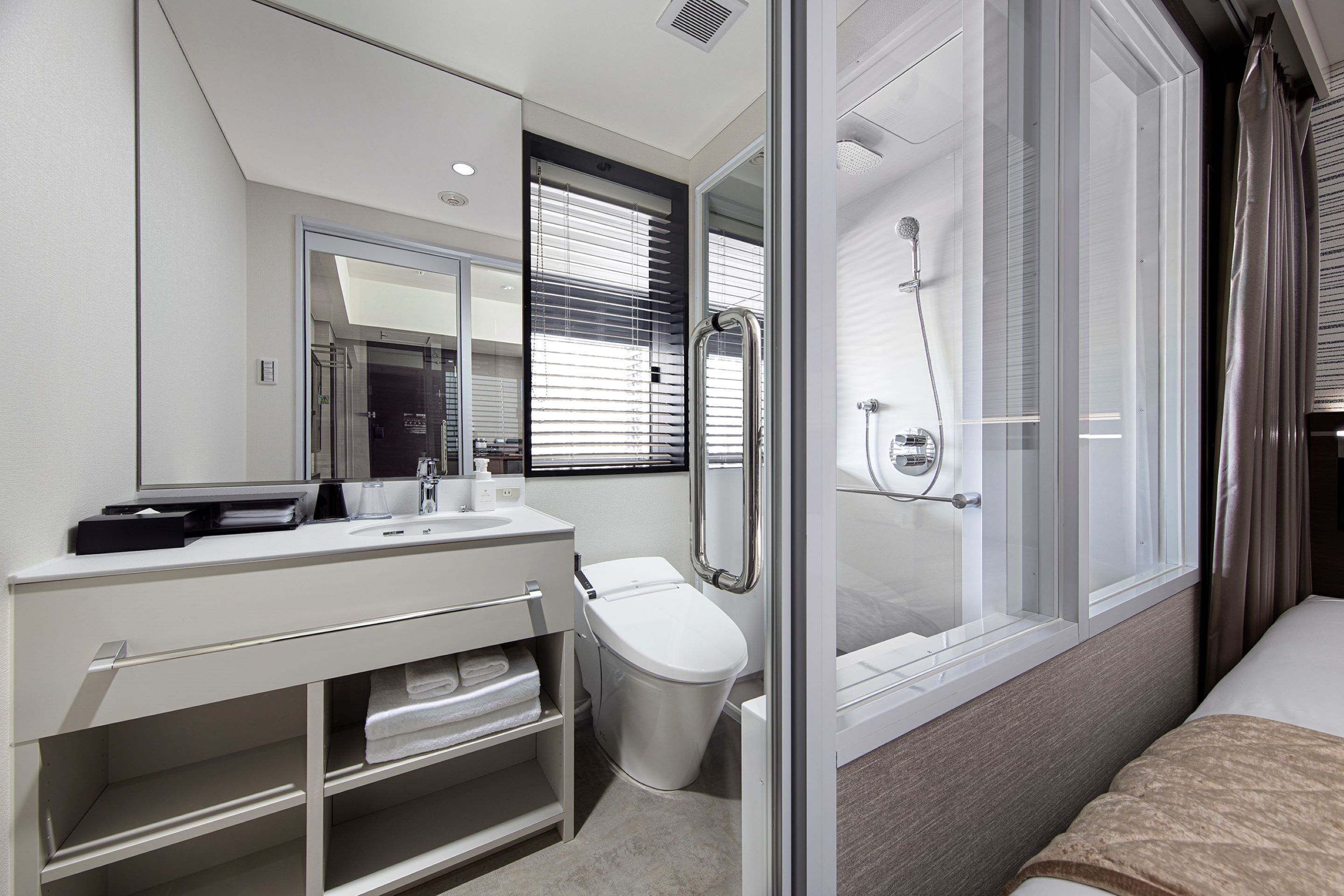 combined shower/bathtub, free toiletries, hair dryer, slippers