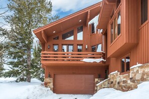 Exterior - Newly Remodeled Luxury Mountain Modern Walk-to-Ski Townhome in Silver Lake Area (Park City)