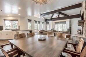 Dining - Newly Remodeled Luxury Mountain Modern Walk-to-Ski Townhome in Silver Lake Area (Park City)