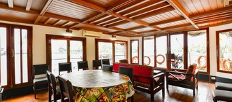 OYO 29758 Amare Houseboat