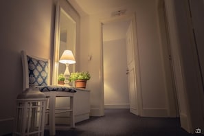 Espaço de trabalho para notebook, Wi-Fi de cortesia, roupa de cama