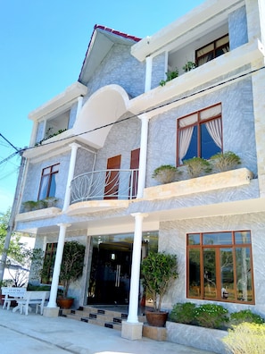 Front of property - Hung Yen Hotel (Phu Quoc)