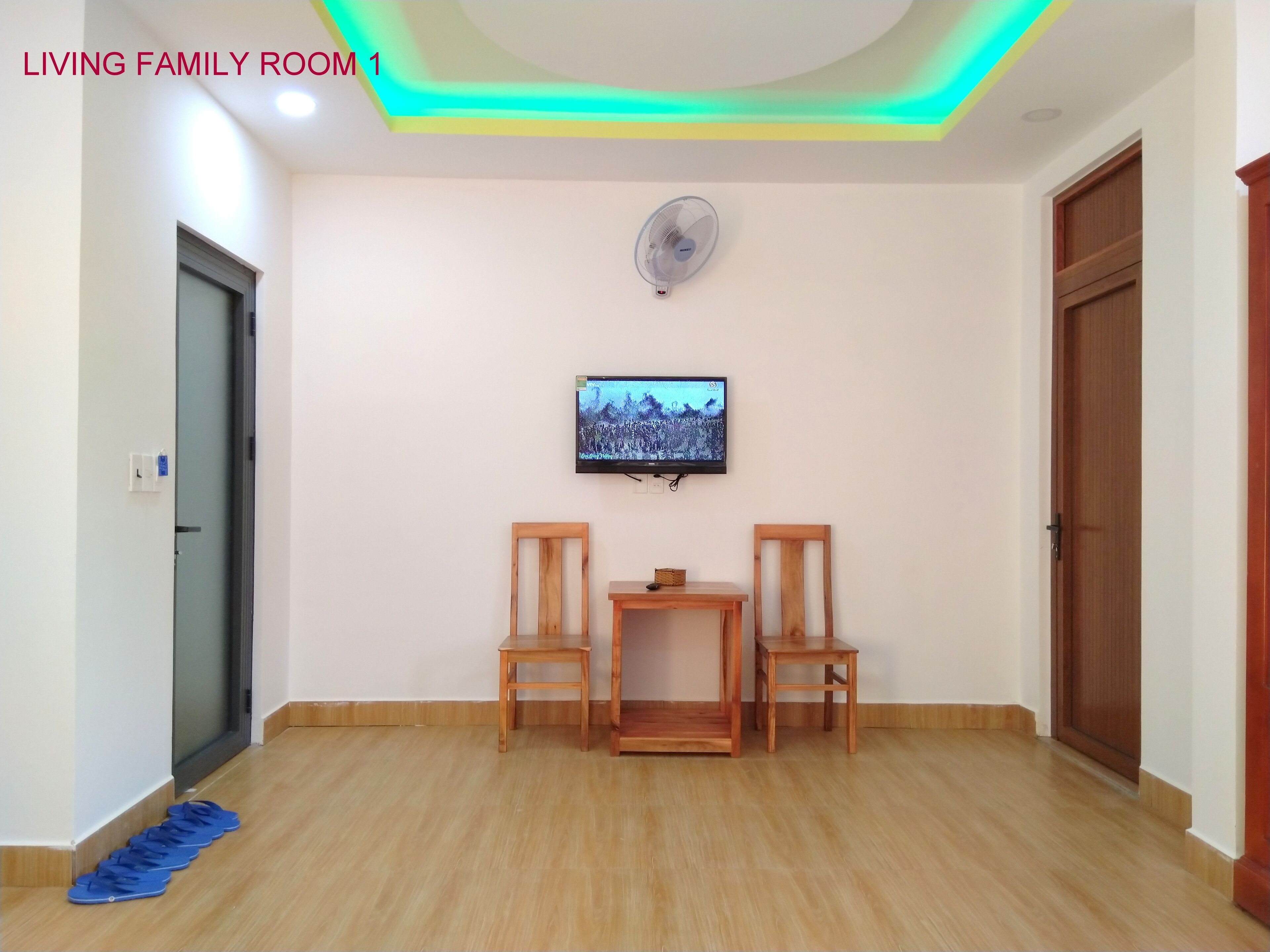 family room, kitchen | living area | 32-inch led tv with cable channels, tv, pay films