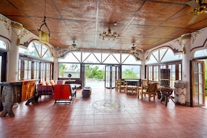 Spécialités Cuisine locale et internationale