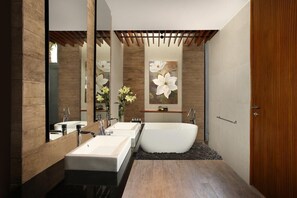 Combined shower/bathtub, jetted bath, hair dryer, bidet - 1 Bedroom Private pool villa in Legian Kuta near the beach (Badung)