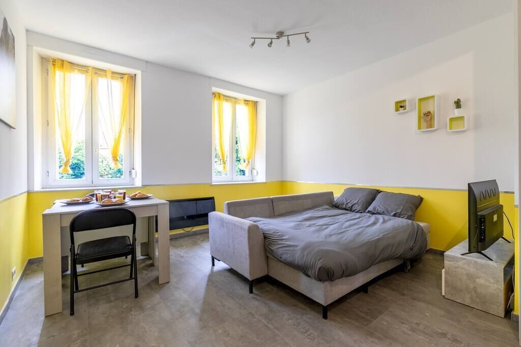 2 slaapkamers, een bureau, een strijkplank/strijkijzer, wifi