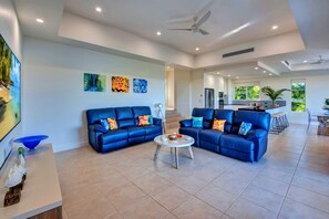 House | Living area | TV, ping pong - La Bella Waters 1 Wide Ocean Views (Whitsundays)