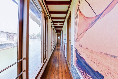 OYO 28400 Relax In Kerala Pamba 3bhk Sharing Houseboat