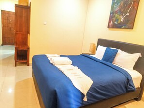 Habitación superior con 1 cama matrimonial o 2 individuales | Minibar, caja de seguridad en la habitación, escritorio y camas extra 