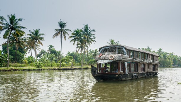 Lake - OYO 29943 EGC 3 BHK Deluxe (Ambalapuzha)