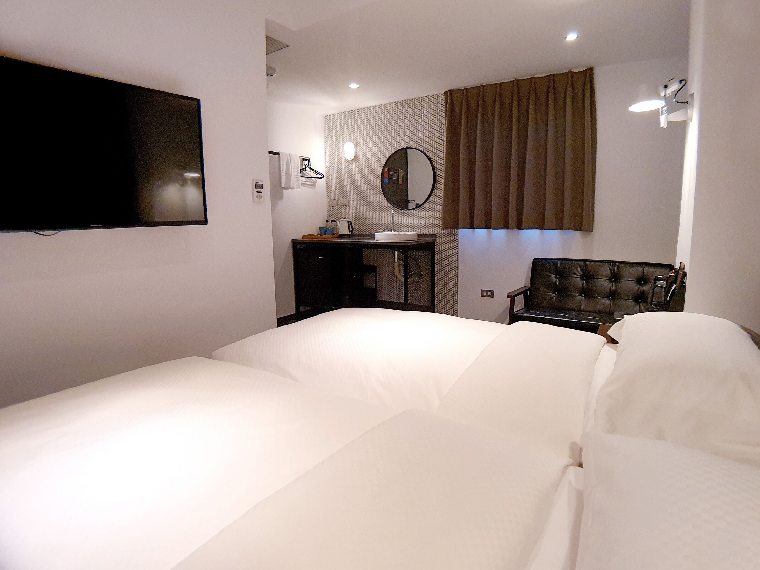 business twin room | 1 bedroom, down duvets, blackout curtains, free wifi