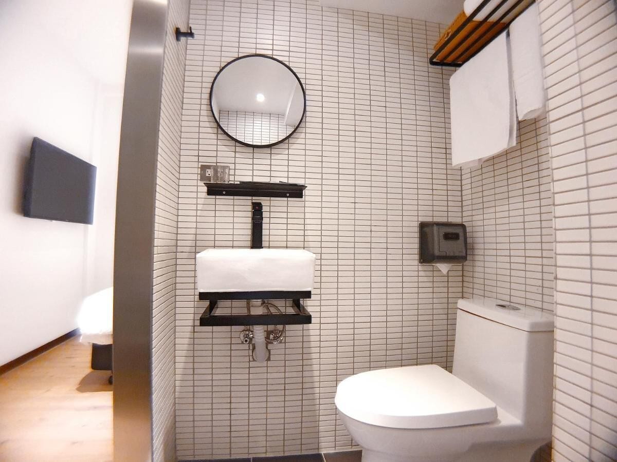 economy single room | bathroom | shower, rainfall showerhead, hair dryer, towels