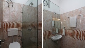 Shower - OYO 63043 Egc 3 Bhk Deluxe Houseboat (Ambalapuzha)