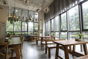 Free daily buffet breakfast