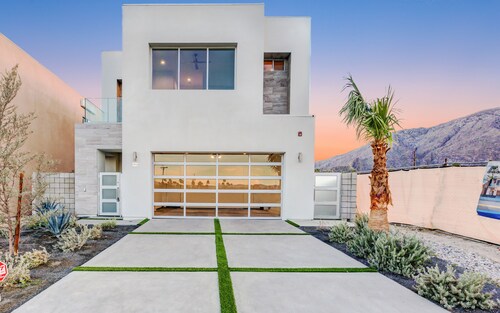 Mountain View Luxury Resort-Style Modern Home with a Private Pool.