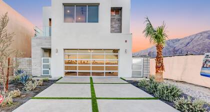 Mountain View Luxury Resort-Style Modern Home with a Private Pool.