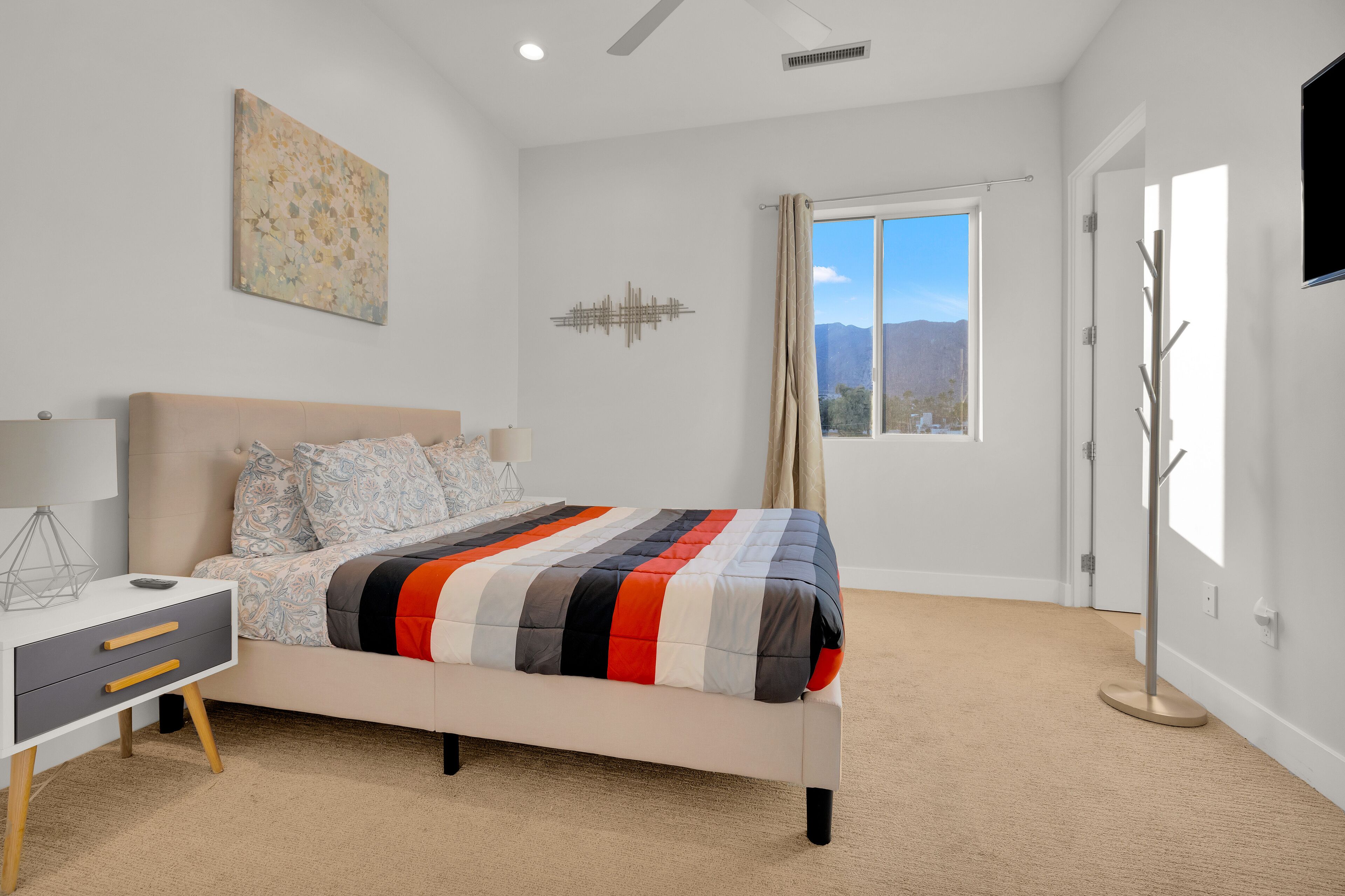 3 bedrooms, desk, iron/ironing board, free WiFi