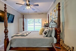 7 bedrooms, iron/ironing board, WiFi, bed sheets