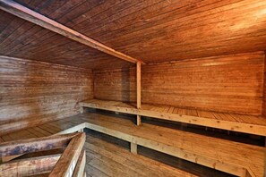 Sauna - Lovely Studio with Pond and Mountain Views! (Granby)