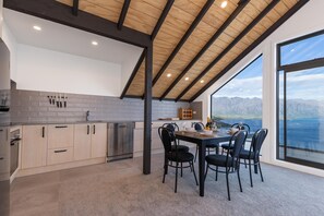 Private 2 Bedroom Apartment | Private kitchen | Full-sized fridge, microwave, oven, stovetop - Modern, Plush & Picturesque - Brand New Townhouse (Queenstown)