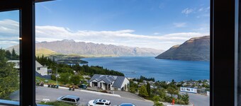 Modern, Plush & Picturesque - Brand New Townhouse