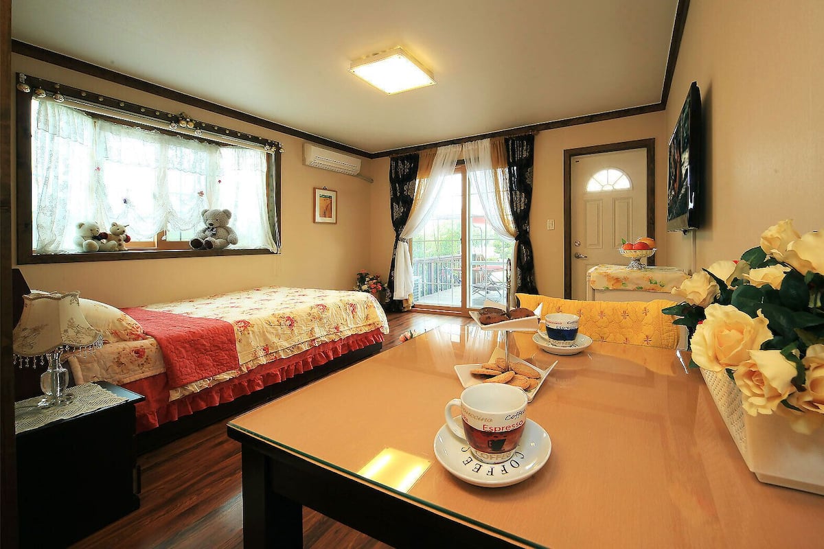 Room (Rose Hip)