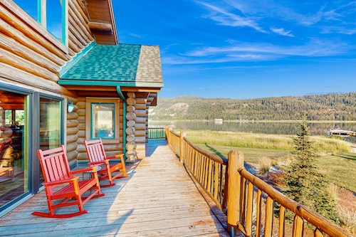 Beautiful, Dog-Friendly Home with WiFi, Private Dock, Beach & Protected Bay