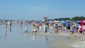 A crowded beach with people and umbrellas. - Ranch, 6 bedrooms and 5 baths home near Parris Island and Beaufort is beautiful. (St Helena Island)