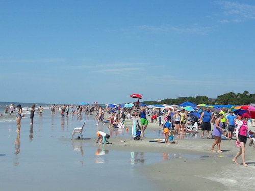 Ranch, 6 bedrooms and 5 baths home near Parris Island and Beaufort is beautiful.