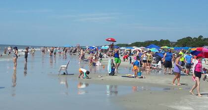 Ranch, 6 bedrooms and 5 baths home near Parris Island and Beaufort is beautiful.