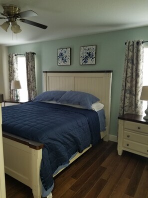 4 bedrooms, desk, iron/ironing board, WiFi