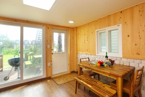 Dúplex (1) | Zona de menjador de l'habitació