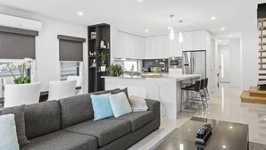 Living area - BOUTIQUE STAYS - Edinburgh Place (Flemington)