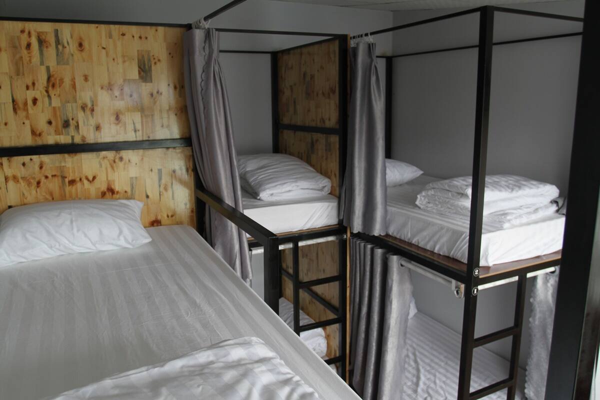 Blackout drapes, WiFi (free), bed sheets