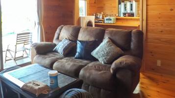 Cottage | 2 bedrooms, iron/ironing board, free WiFi, bed sheets