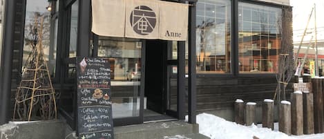 المنشأة من الخارج