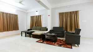 Living room - Capital O 38021 Hotel Corporate Inn (Bhubaneshwar)