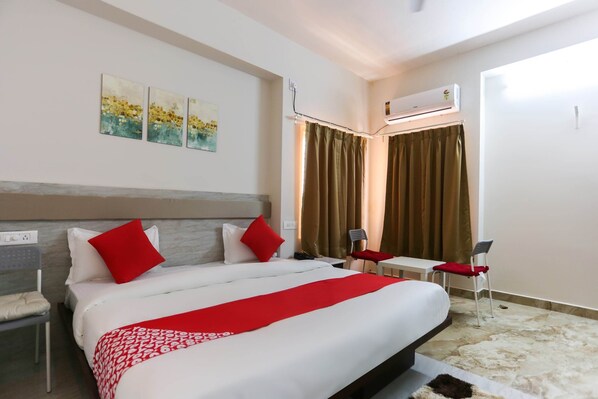 Laptop workspace - Capital O 38021 Hotel Corporate Inn (Bhubaneshwar)