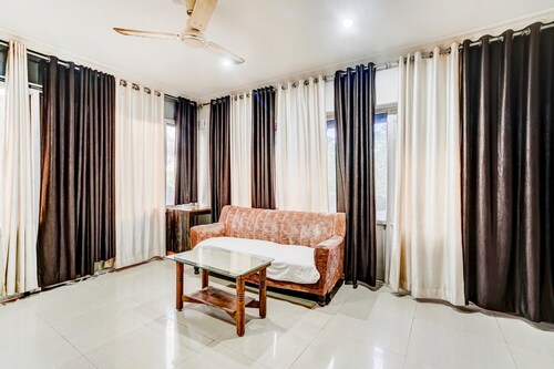 OYO 64161 Home Hotel Daaven