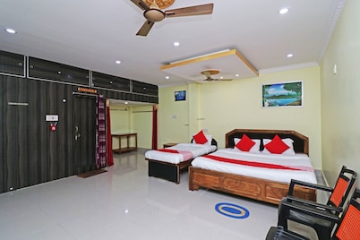 OYO 45483 Balaji Bhavan Guest House