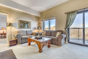 TV, fireplace, DVD player