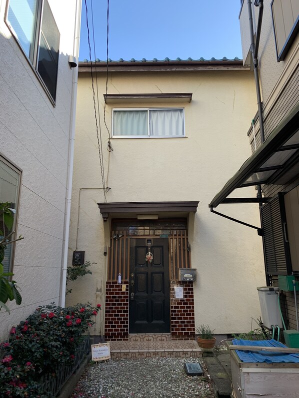 Front of property - Tokyo Kamakura House (Tokyo)