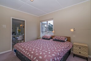2 chambres, fer et planche à repasser, draps fournis