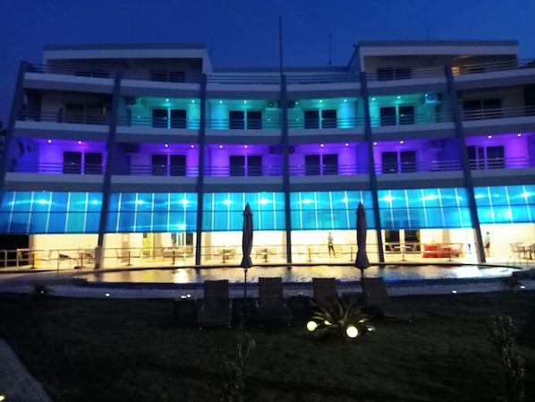 Fachada del alojamiento - Noche