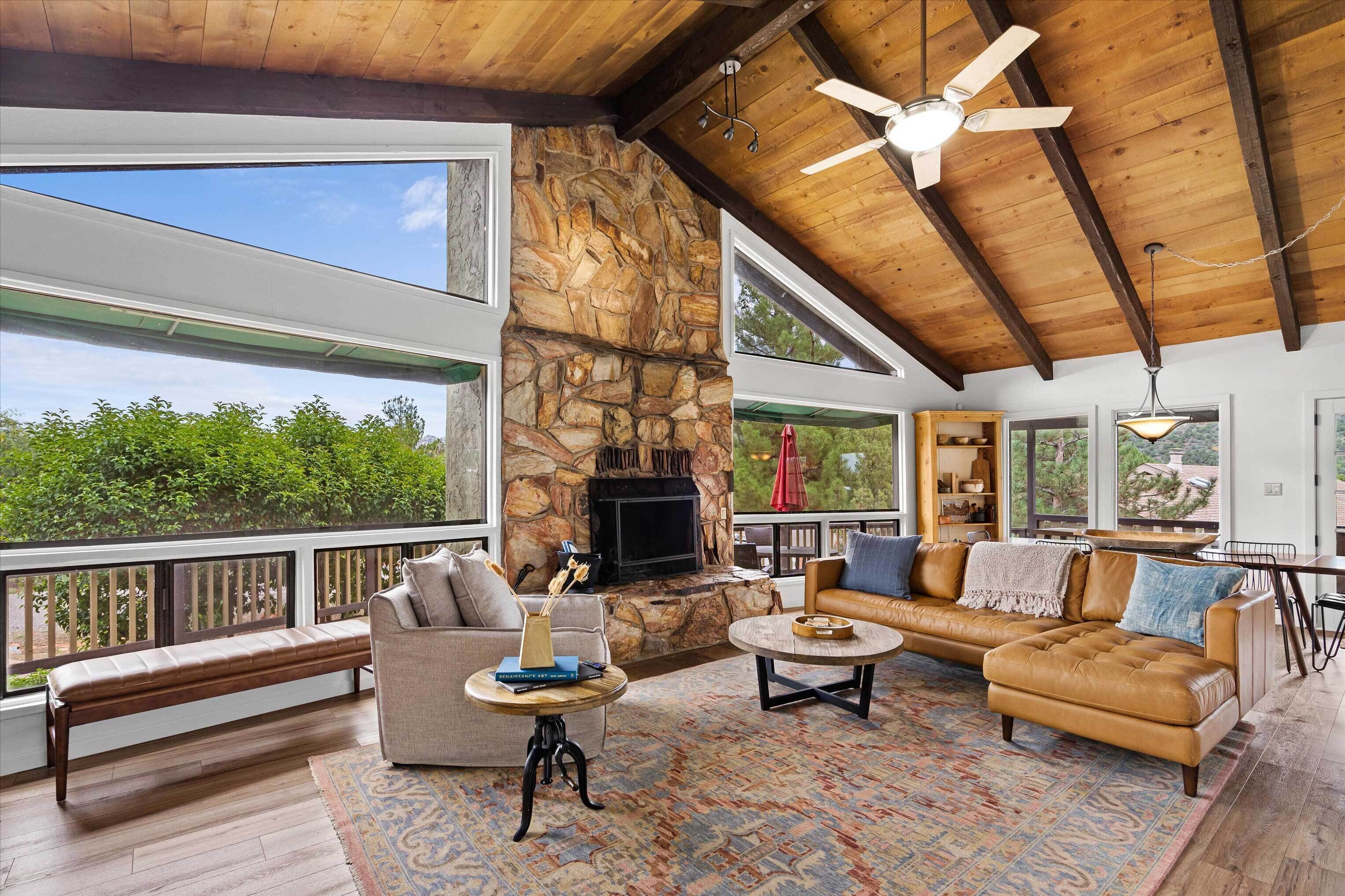 West Sedona House w/ Deck & Views, 3 Mi to Uptown!