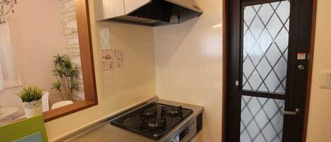 Maison, 3 chambres | Cuisinette privée | Réfrigérateur, four à micro-ondes, surface de cuisson