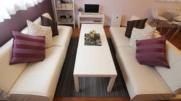 Whole House 3Bedrooms | Living room | Flat-screen TV