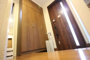 Interior entrance - Momochi 3LDK (Fukuoka)