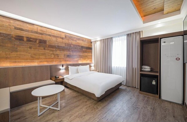 Premium Room | Desk, soundproofing, free WiFi