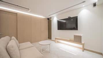 Suite | 1 bedroom, desk, soundproofing, free WiFi